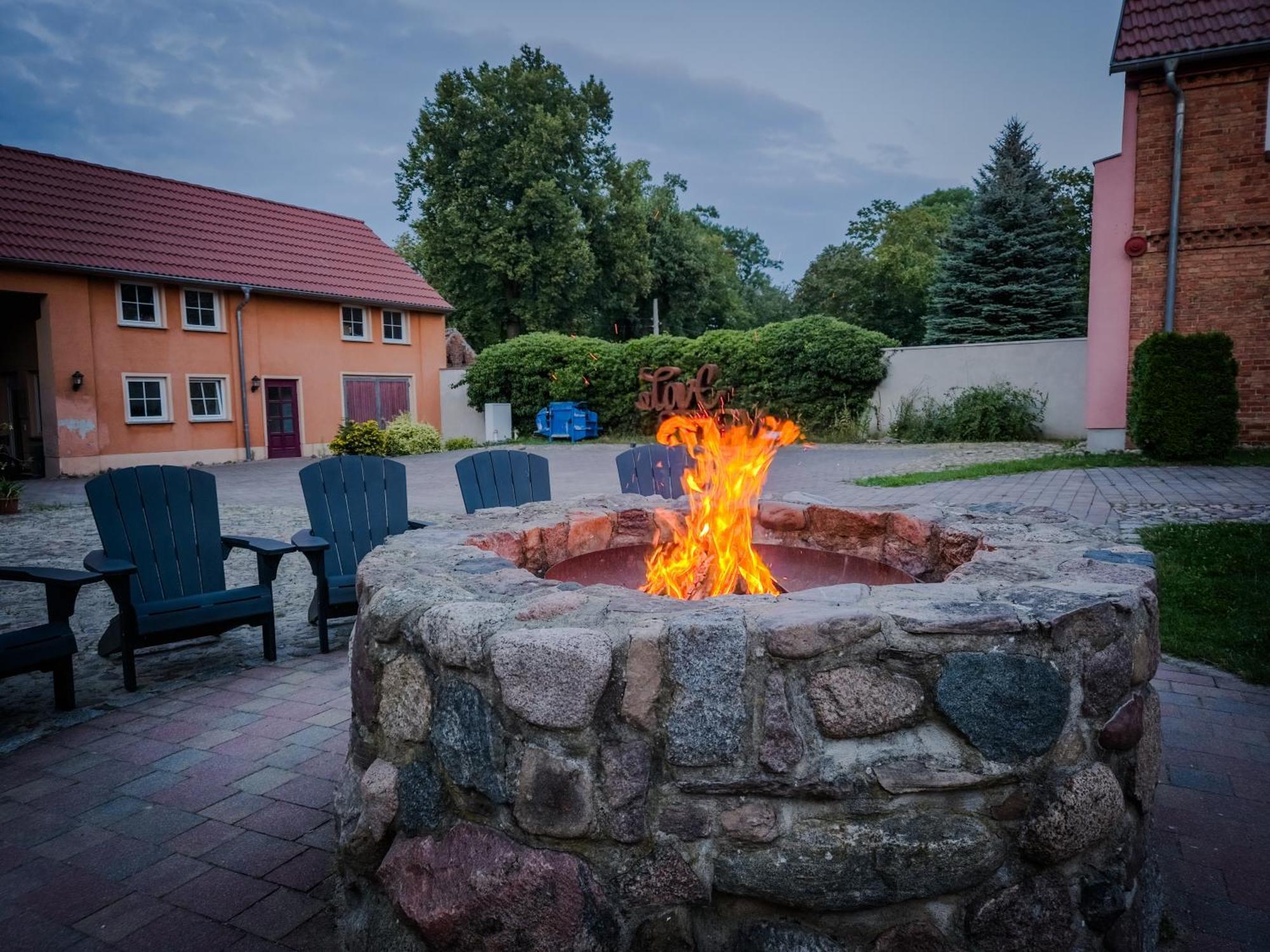 Project June - Ehemals Landgasthof Jueterbog Buitenkant foto